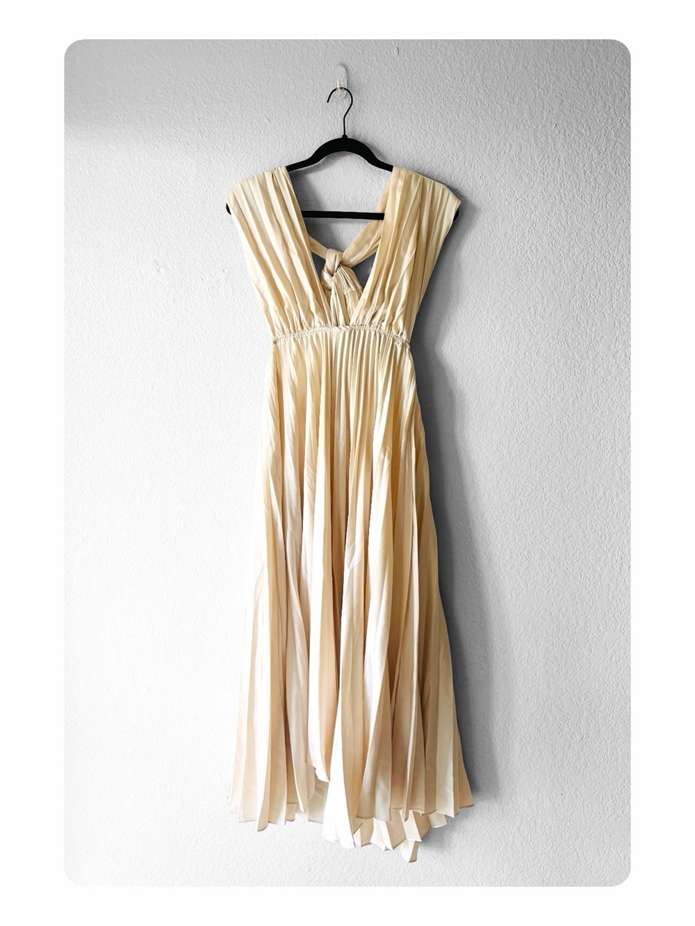 ★ Hello Molly Prime Asset Pleated Midi Gown Dress Champagne 8 ★ - Picture 3 of 17